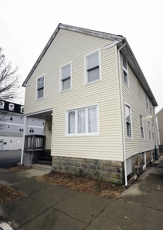 3 bed, 2 bath apartment for rent at 465 Union St Unit 1, West — photo 37 of 40