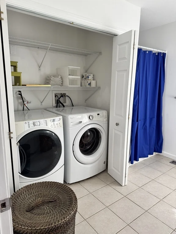 3 bed, 2 bath apartment for rent at 465 Union St Unit 1, West — photo 29 of 40
