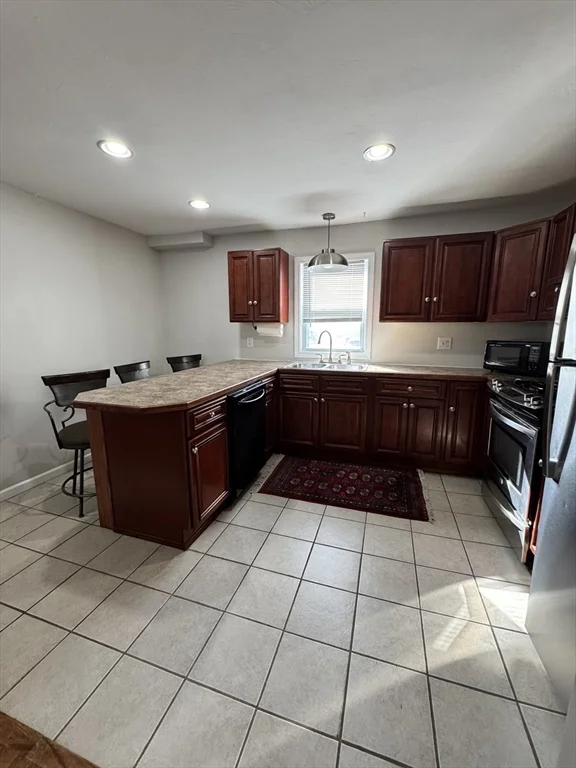 3 bed, 2 bath apartment for rent at 465 Union St Unit 1, West — photo 5 of 40