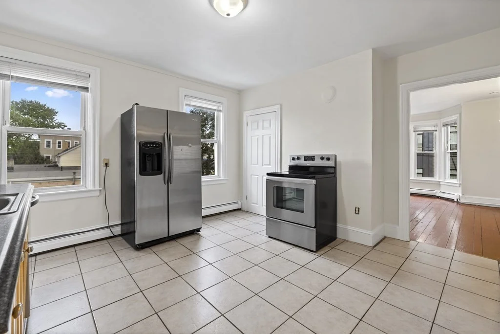 6 bed, 2 bath apartment for rent at 465 West Fountain St Unit 2, Providence — photo 3 of 22
