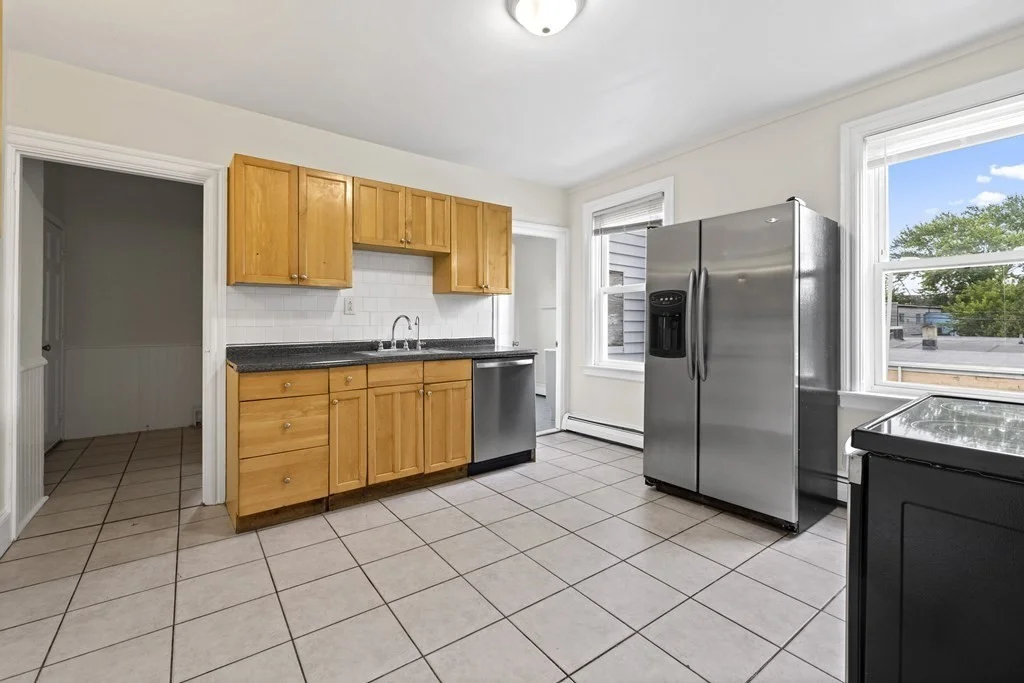 6 bed, 2 bath apartment for rent at 465 West Fountain St Unit 2, Providence — photo 2 of 22