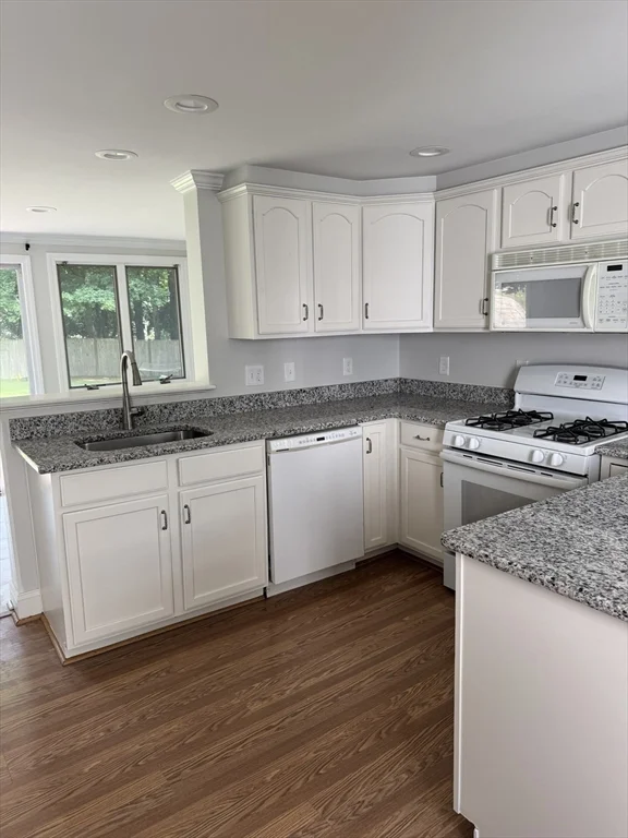 3 bed, 1 bath apartment for rent at 466 Center St Unit B, Hanover — photo 2 of 10