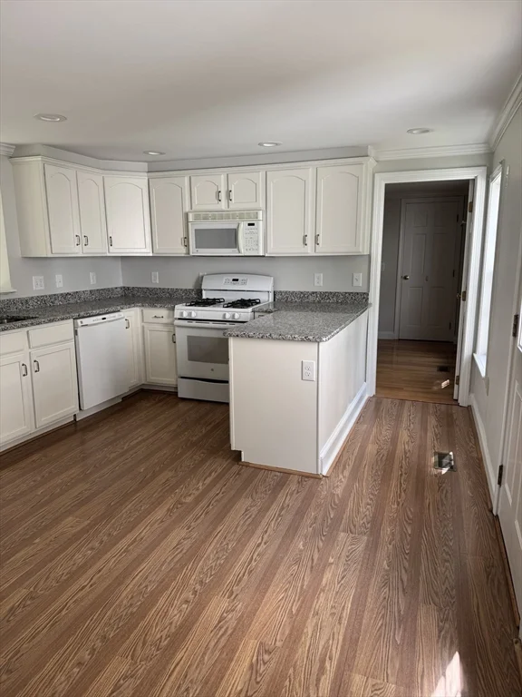 3 bed, 1 bath apartment for rent at 466 Center St Unit B, Hanover — photo 3 of 10
