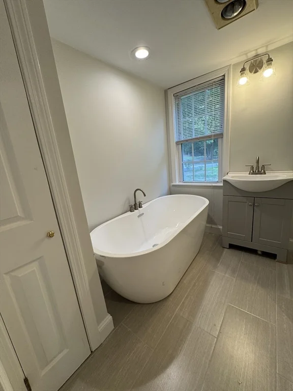 3 bed, 1 bath apartment for rent at 466 Center St Unit B, Hanover — photo 5 of 10