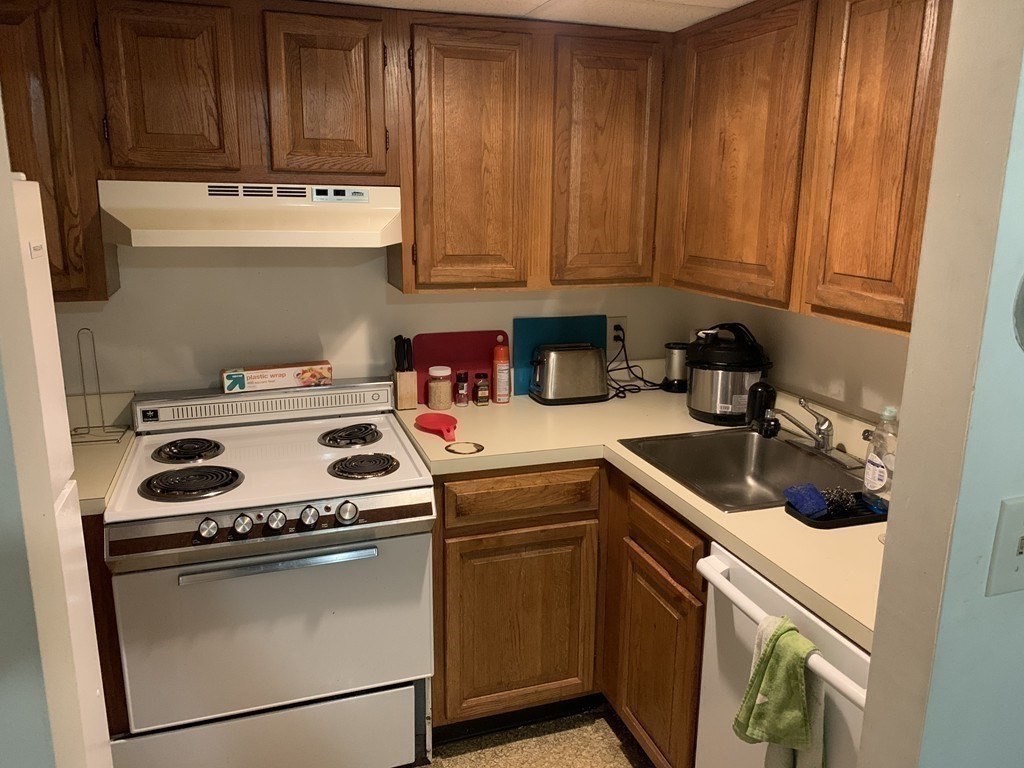 2 bed, 1 bath apartment for rent at 466 Commonwealth Ave Unit 203, Fenway — photo 5 of 10