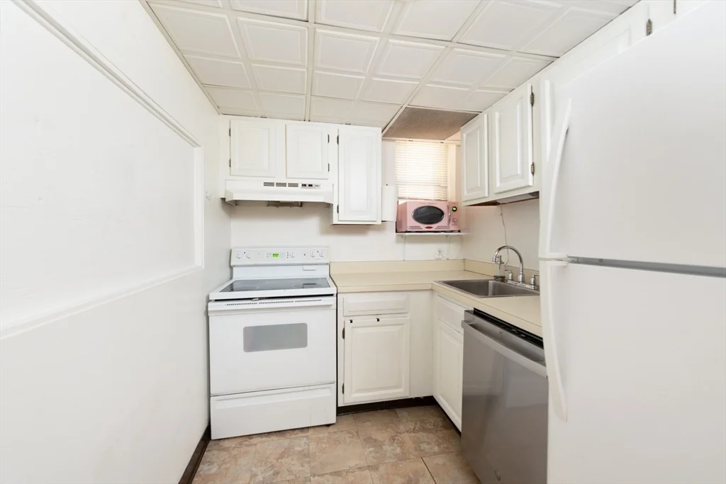 1 bed, 1 bath apartment for rent at 466 Commonwealth Ave Unit 206, Fenway — photo 11 of 22