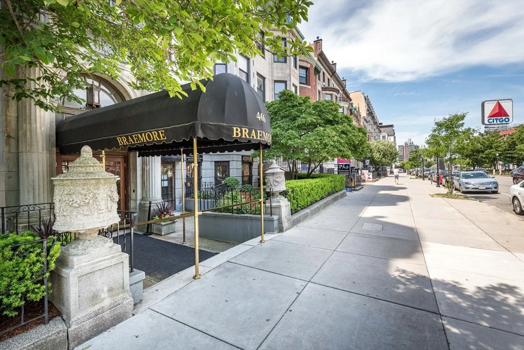 1 bed, 1 bath apartment for rent at 466 Commonwealth Ave Unit 206, Fenway