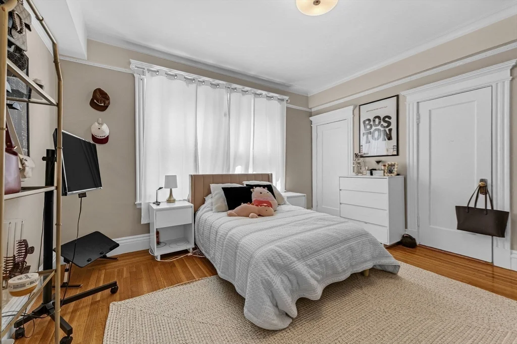 3 bed, 1 bath apartment for rent at 466 Commonwealth Ave Unit 301, Fenway — photo 8 of 17
