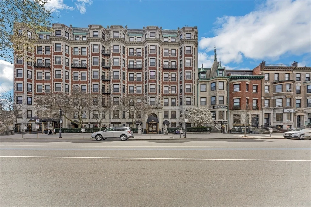 3 bed, 1 bath apartment for rent at 466 Commonwealth Ave Unit 301, Fenway — photo 14 of 17