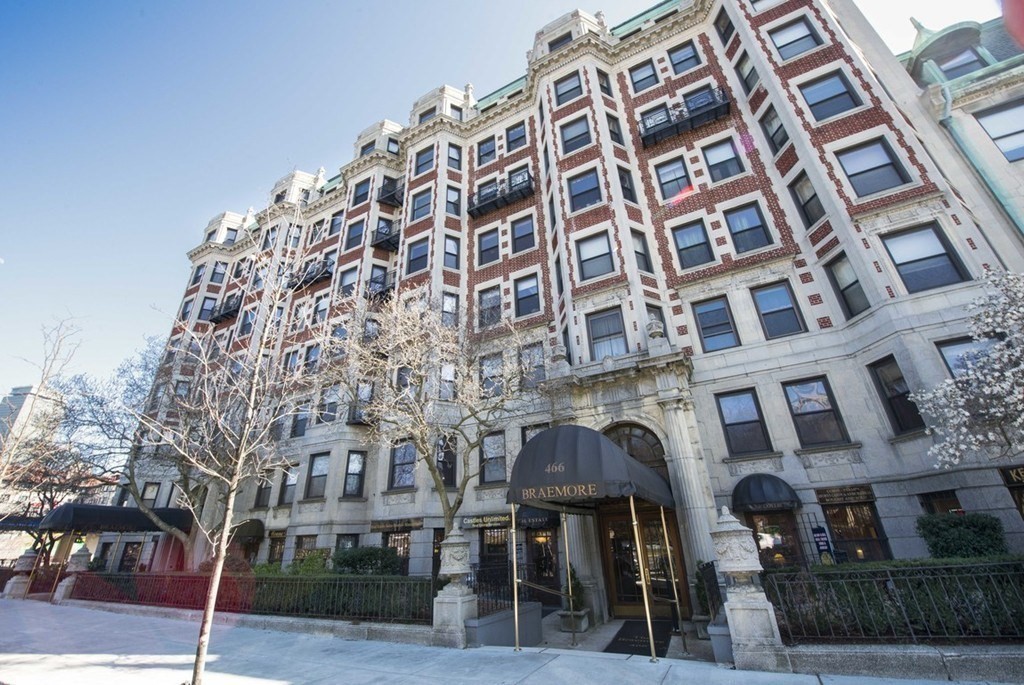 3 bed, 1 bath apartment for rent at 466 Commonwealth Ave Unit 401, Fenway — photo 1 of 10