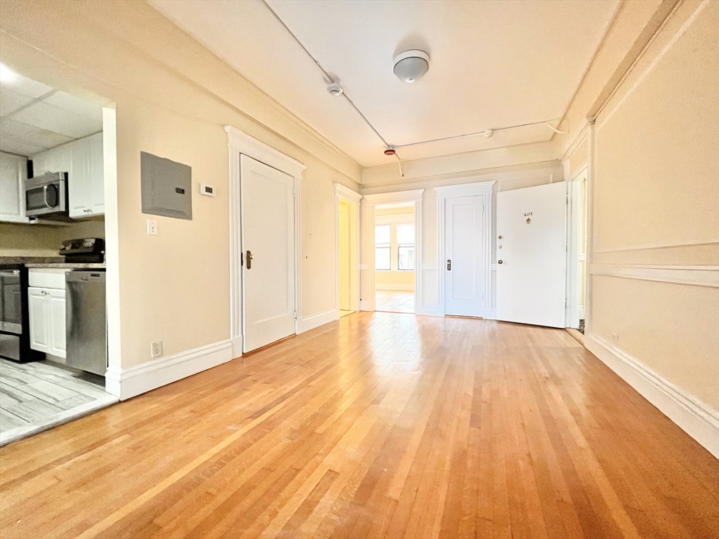 3 bed, 1 bath apartment for rent at 466 Commonwealth Ave Unit 401, Fenway — photo 4 of 10