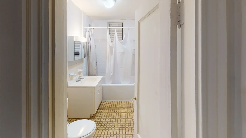 1 bed, 1 bath apartment for rent at 466 Commonwealth Ave , Unit 406, Fenway — photo 5 of 6