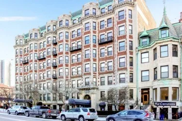 2 bed, 1 bath apartment for rent at 466 Commonwealth Ave Unit 506, Fenway — photo 2 of 14