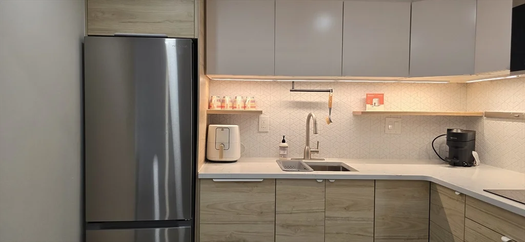Studio bed, 1 bath apartment for rent at 466 Commonwealth Ave Unit 807, Fenway — photo 1 of 33
