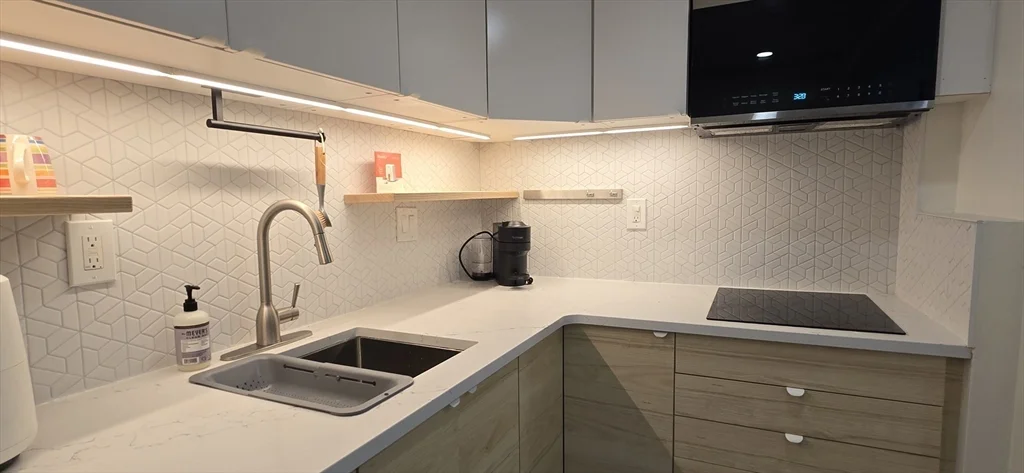 Studio bed, 1 bath apartment for rent at 466 Commonweatlh Unit 807, Fenway — photo 3 of 33
