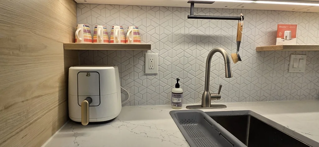 Studio bed, 1 bath apartment for rent at 466 Commonweatlh Unit 807, Fenway — photo 2 of 33