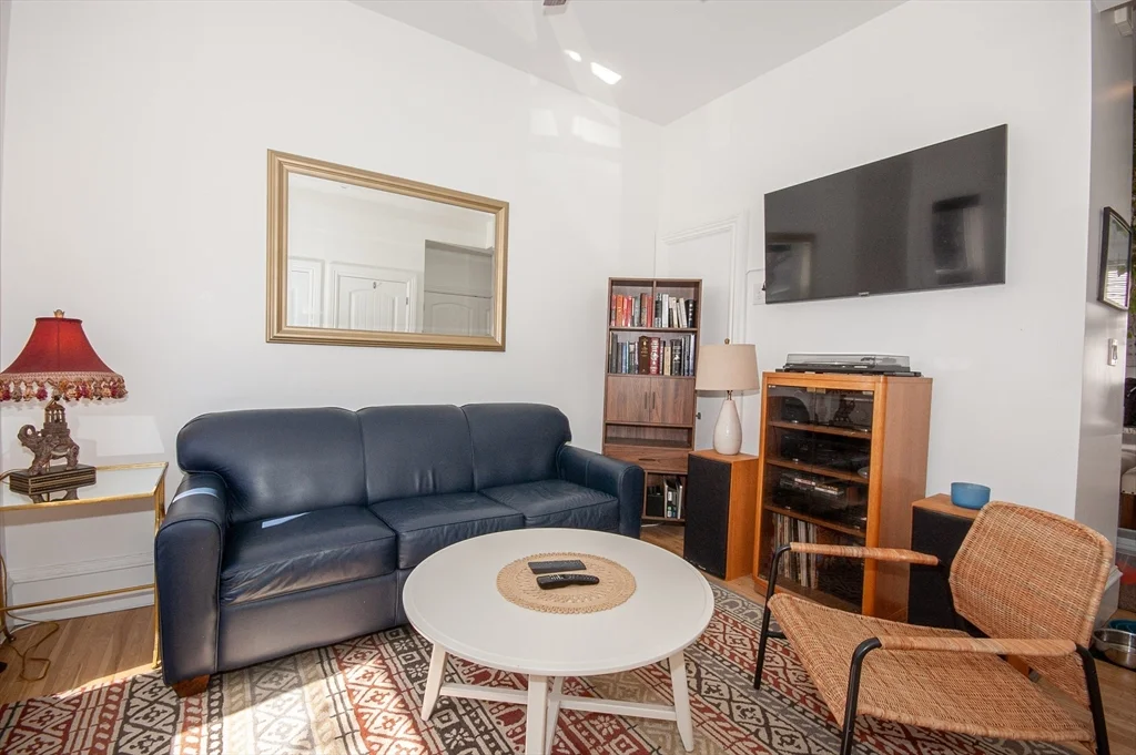 2 bed, 1 bath apartment for rent at 466 East 3rd St Unit 1, South Boston — photo 3 of 15