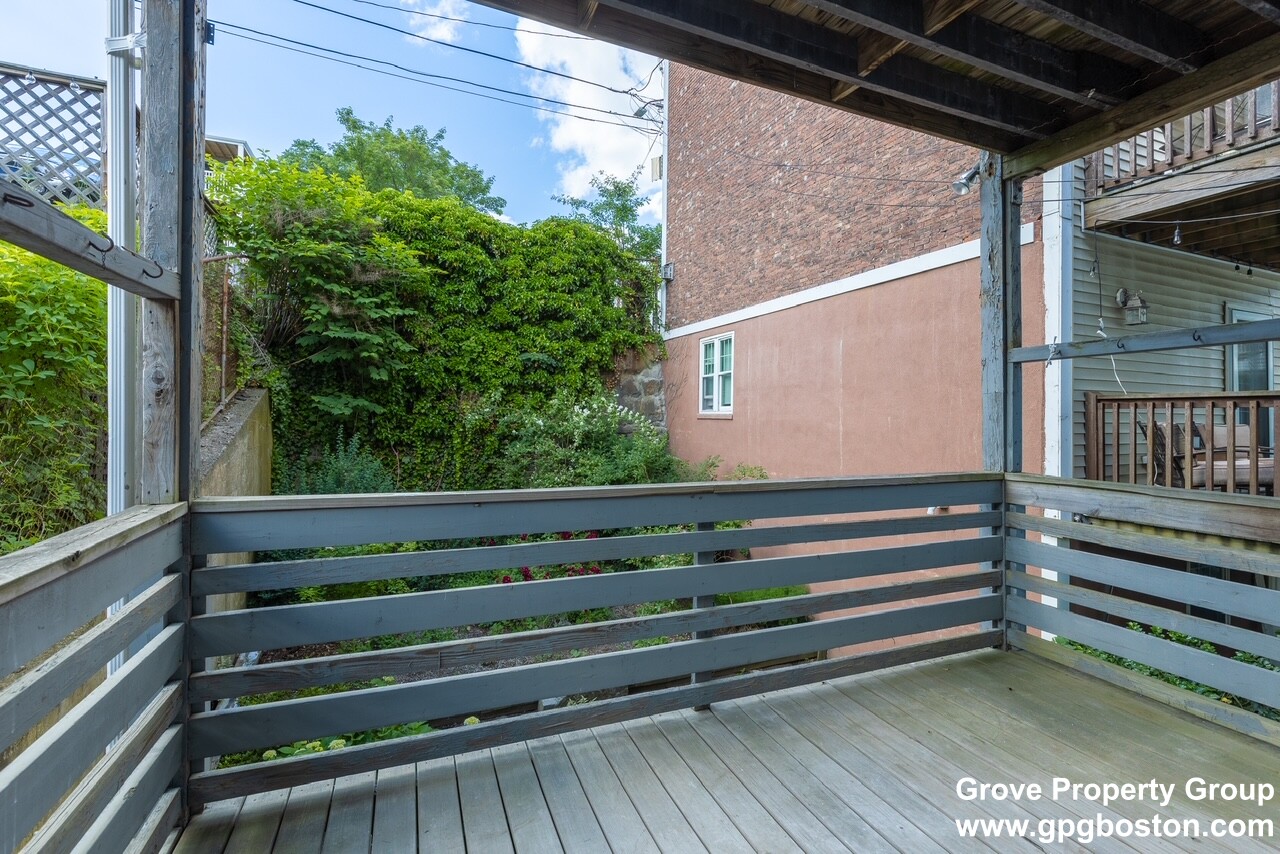 4 bed, 2 bath apartment for rent at 466 East 7th St Unit 1, South Boston — photo 2 of 13