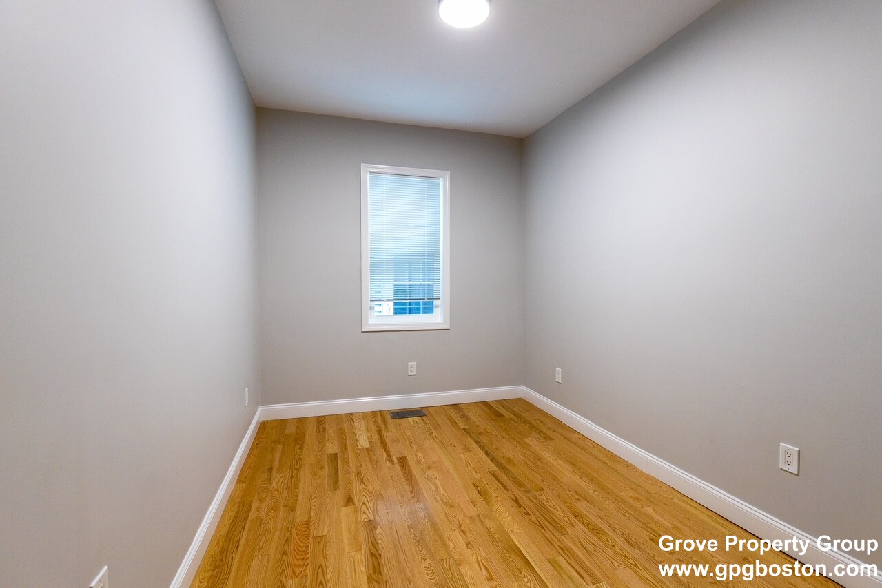 4 bed, 2 bath apartment for rent at 466 East 7th St Unit 2, South Boston — photo 3 of 13