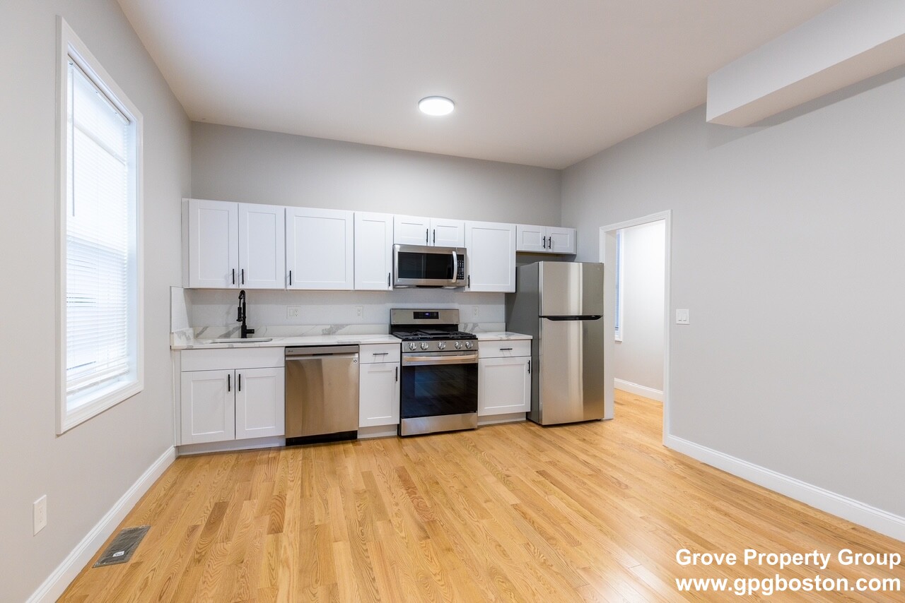 4 bed, 2 bath apartment for rent at 466 East 7th St Unit 2, South Boston