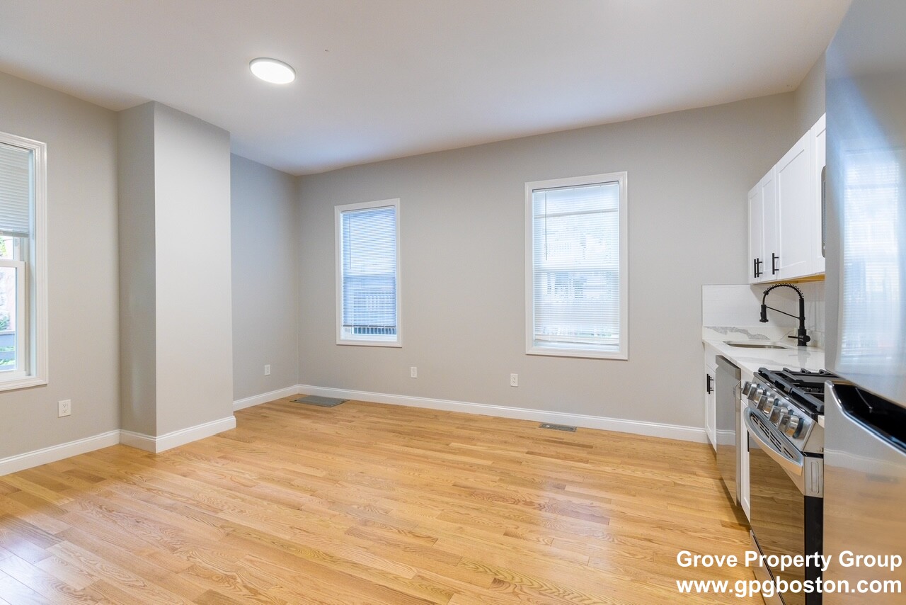 4 bed, 2 bath apartment for rent at 466 East 7th St Unit 2, South Boston — photo 2 of 13