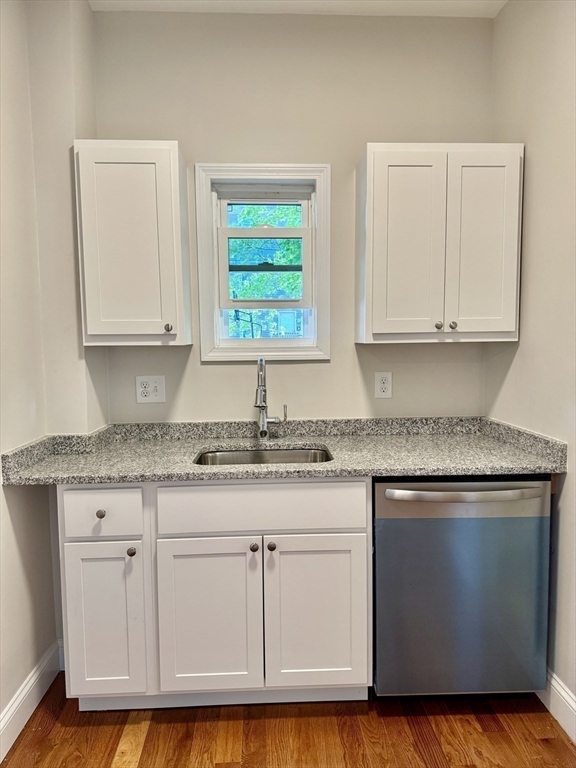 4 bed, 1 bath apartment for rent at 467 Crescent St Unit 1, Brockton — photo 4 of 19