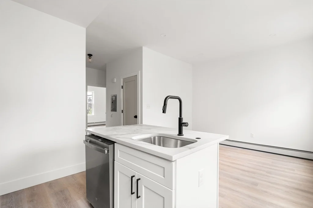 1 bed, 1 bath apartment for rent at 467 E 3rd St Unit 1, South Boston — photo 7 of 18