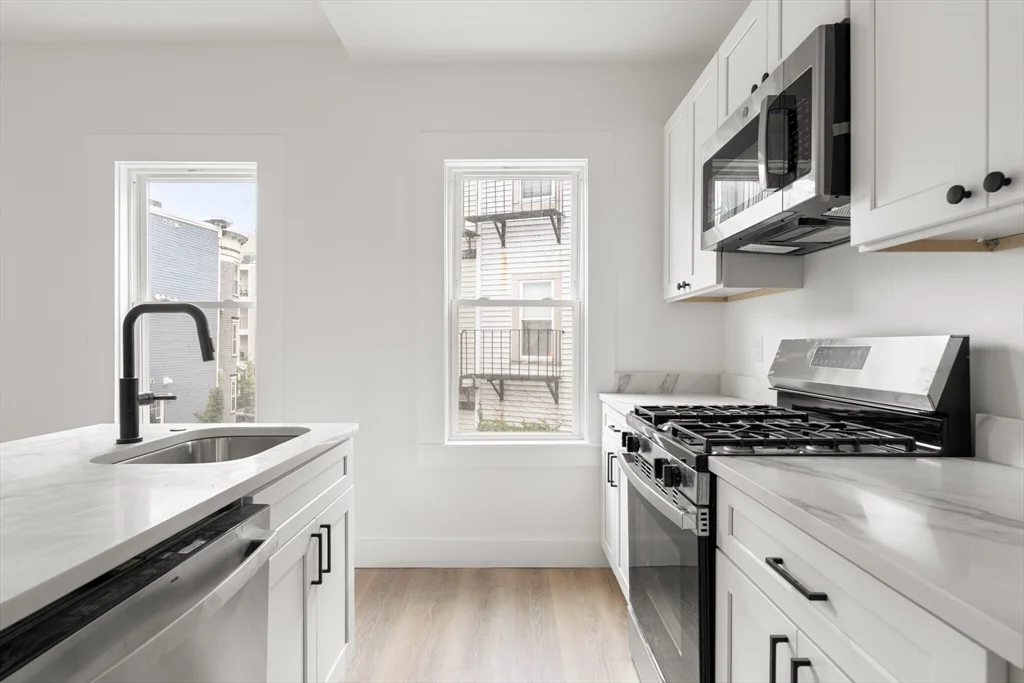 2 bed, 1 bath apartment for rent at 467 E 3rd St Unit 3, South Boston — photo 2 of 19