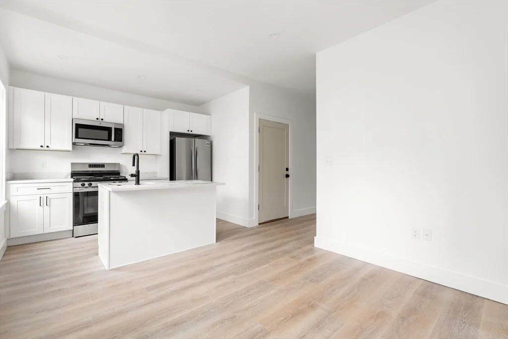 2 bed, 1 bath apartment for rent at 467 E 3rd St Unit 3, South Boston — photo 6 of 19