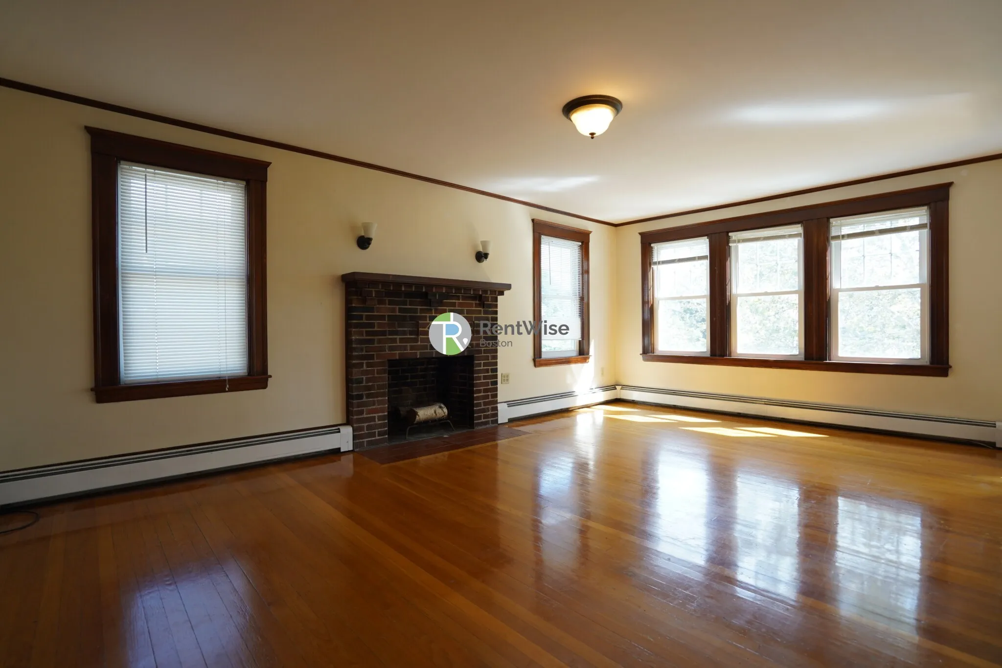 3 bed, 1 bath apartment for rent at 467 Washington St Unit 1, Brighton — photo 3 of 19