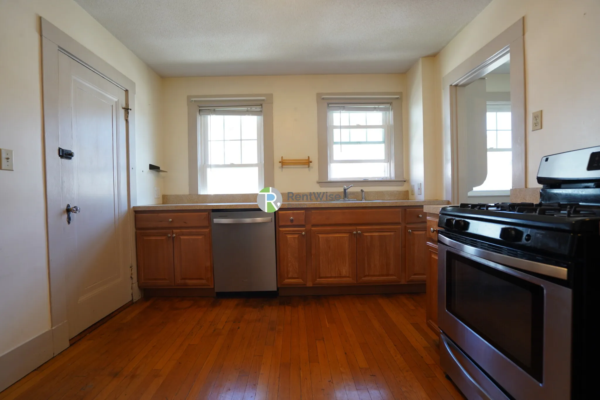 3 bed, 1 bath apartment for rent at 467 Washington St Unit 1, Brighton — photo 6 of 19