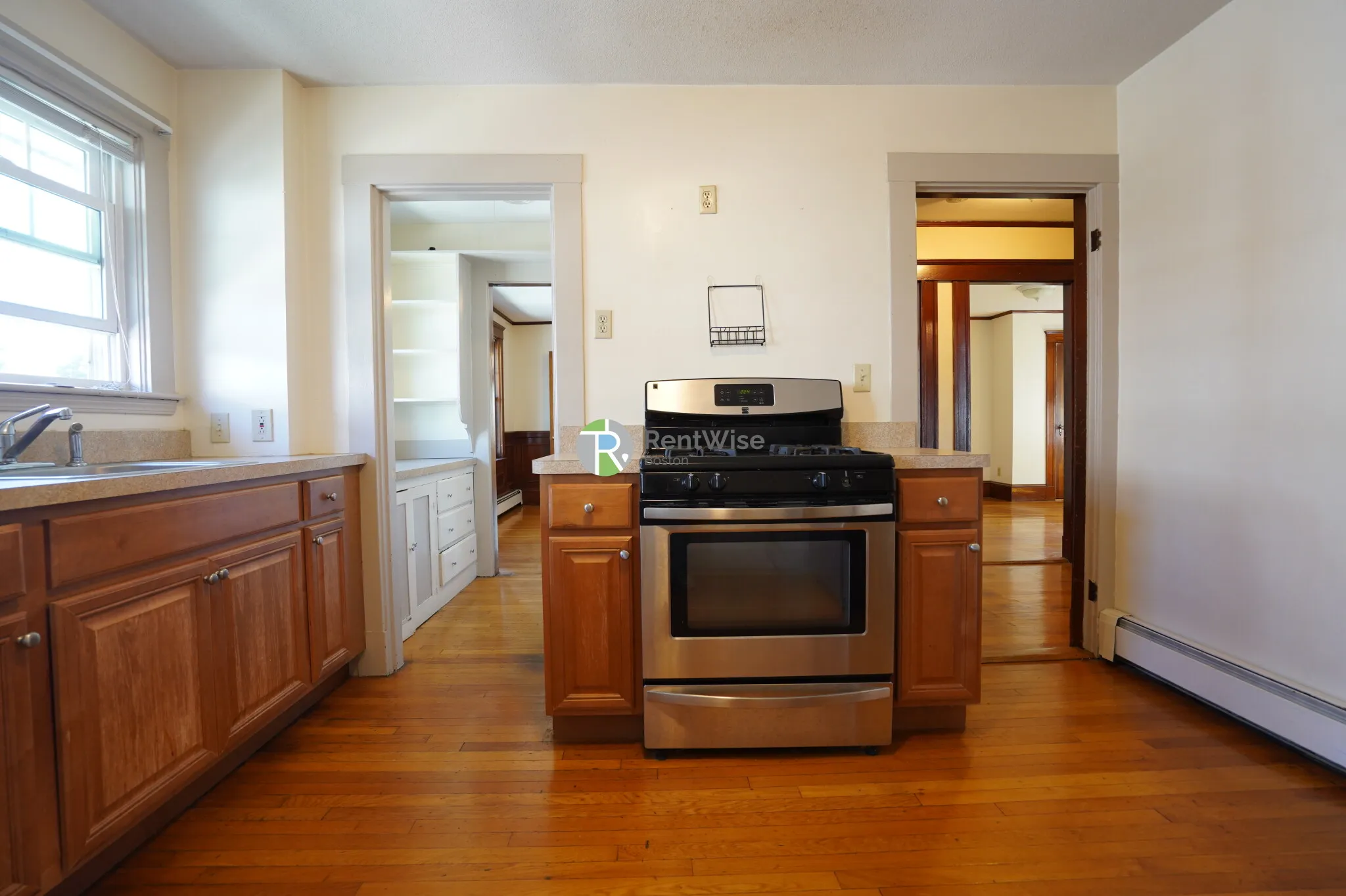 3 bed, 1 bath apartment for rent at 467 Washington St Unit 1, Brighton — photo 7 of 19