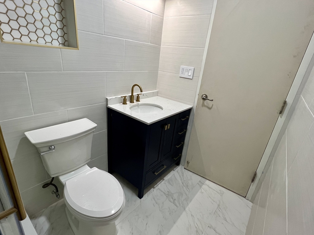 3 bed, 2 bath apartment for rent at 468 Brock Ave Unit 1S, South — photo 6 of 21
