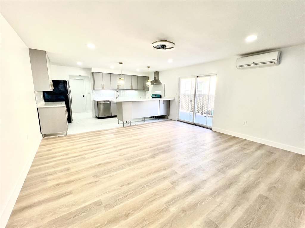 3 bed, 2 bath apartment for rent at 468 Brock Ave Unit 1S, South — photo 1 of 21