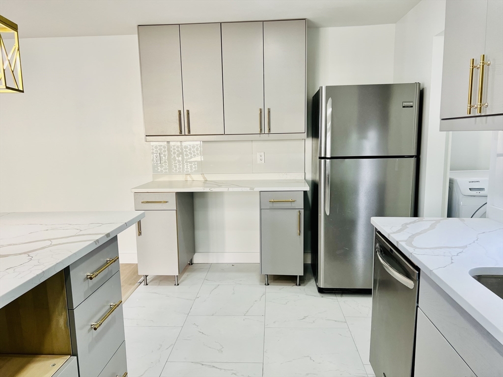 3 bed, 2 bath apartment for rent at 468 Brock Ave Unit 1S, South — photo 4 of 21