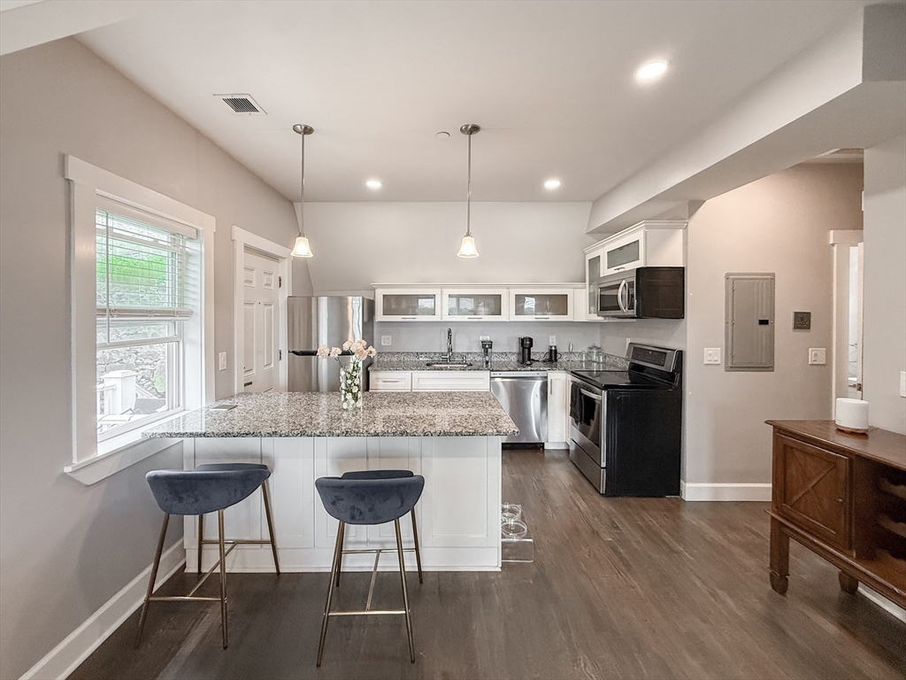 2 bed, 1 bath apartment for rent at 468 Salem St Unit 4, Malden — photo 8 of 17