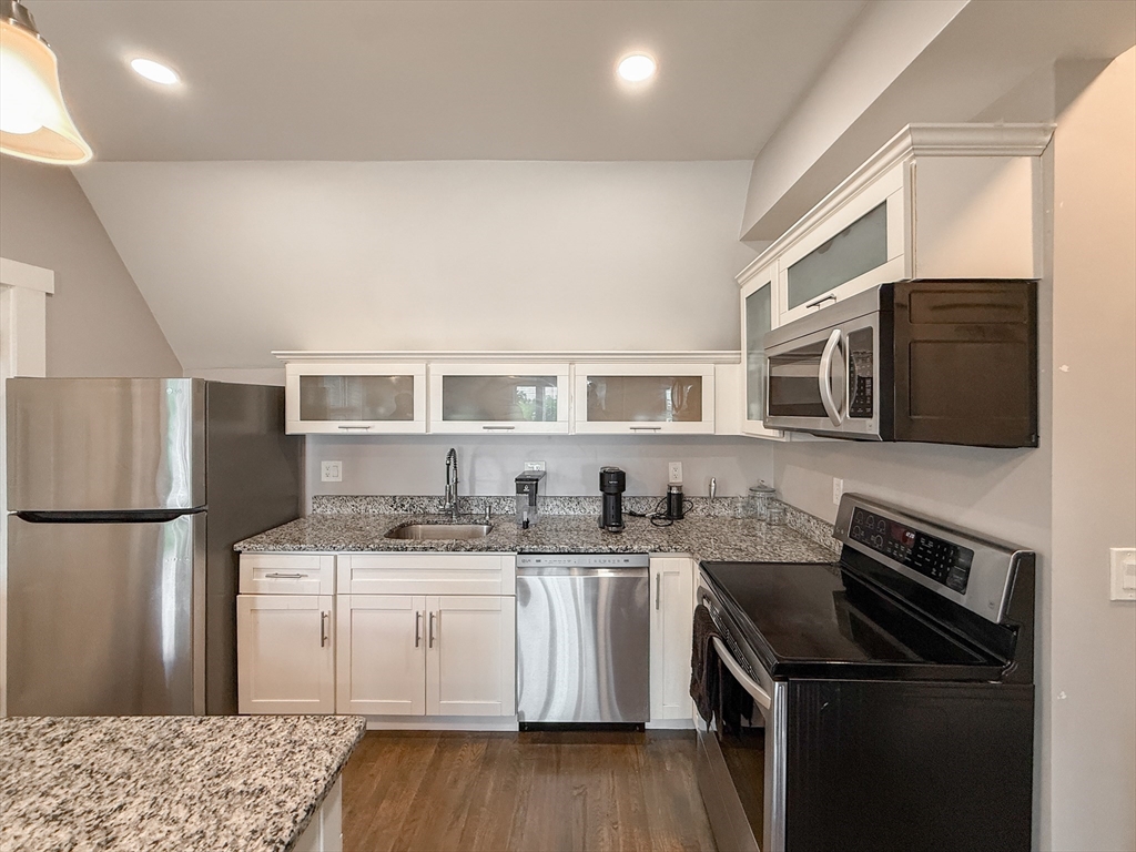 2 bed, 1 bath apartment for rent at 468 Salem St Unit 4, Malden — photo 5 of 17