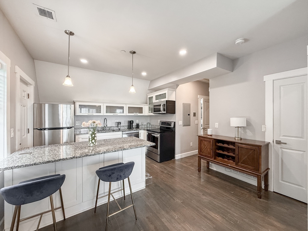 2 bed, 1 bath apartment for rent at 468 Salem St Unit 4, Malden — photo 9 of 17