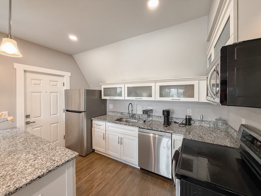 2 bed, 1 bath apartment for rent at 468 Salem St Unit 4, Malden — photo 4 of 17