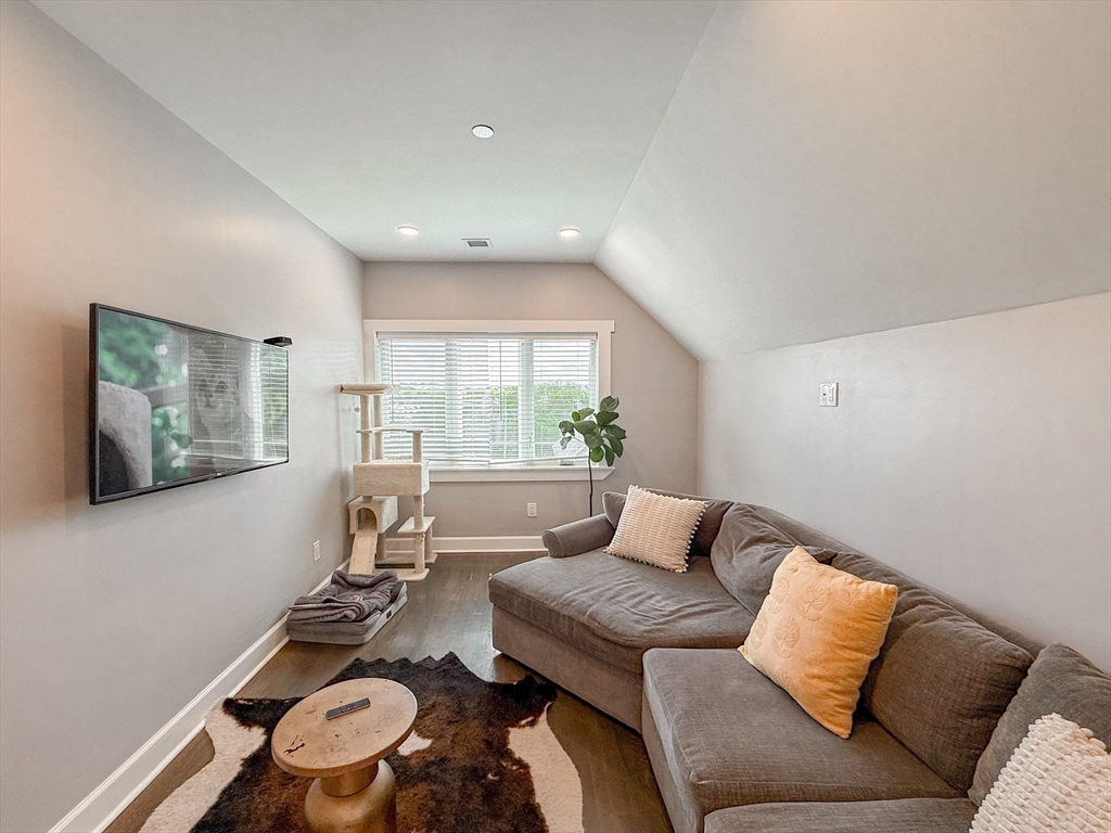 2 bed, 1 bath apartment for rent at 468 Salem St Unit 4, Malden — photo 3 of 17