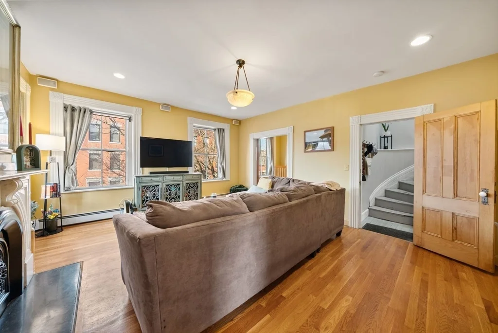 2 bed, 1 bath apartment for rent at 468 Shawmut Ave Unit 2, South End — photo 2 of 30