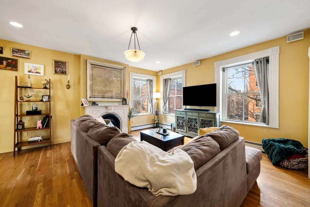 2 bed, 1 bath apartment for rent at 468 Shawmut Ave Unit 2, South End — photo 3 of 30