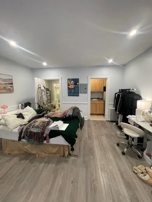 Studio bed, 1 bath apartment for rent at 469 Beacon St Unit BR, Back Bay — photo 1 of 11