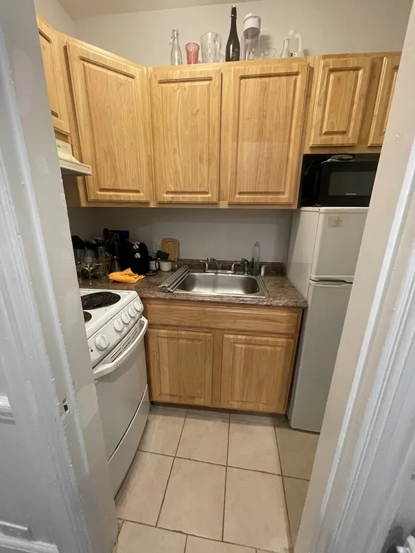 Studio bed, 1 bath apartment for rent at 469 Beacon St Unit BR, Back Bay — photo 10 of 11