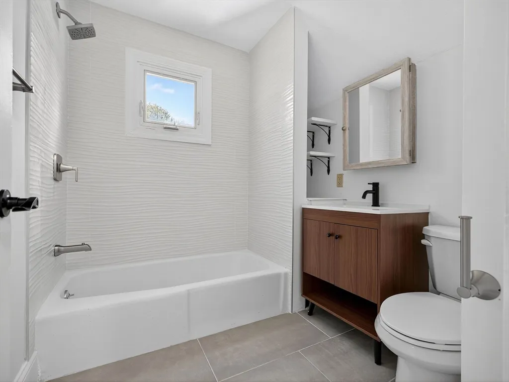 2 bed, 1 bath apartment for rent at 469 Medford St Unit 3, Winter Hill — photo 8 of 13