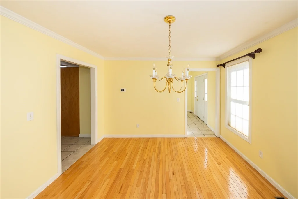 3 bed, 2 bath apartment for rent at 469 Walnut St, Shrewsbury — photo 7 of 34