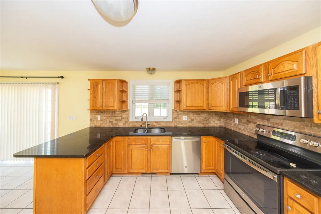 3 bed, 2 bath apartment for rent at 469 Walnut St, Shrewsbury — photo 10 of 34