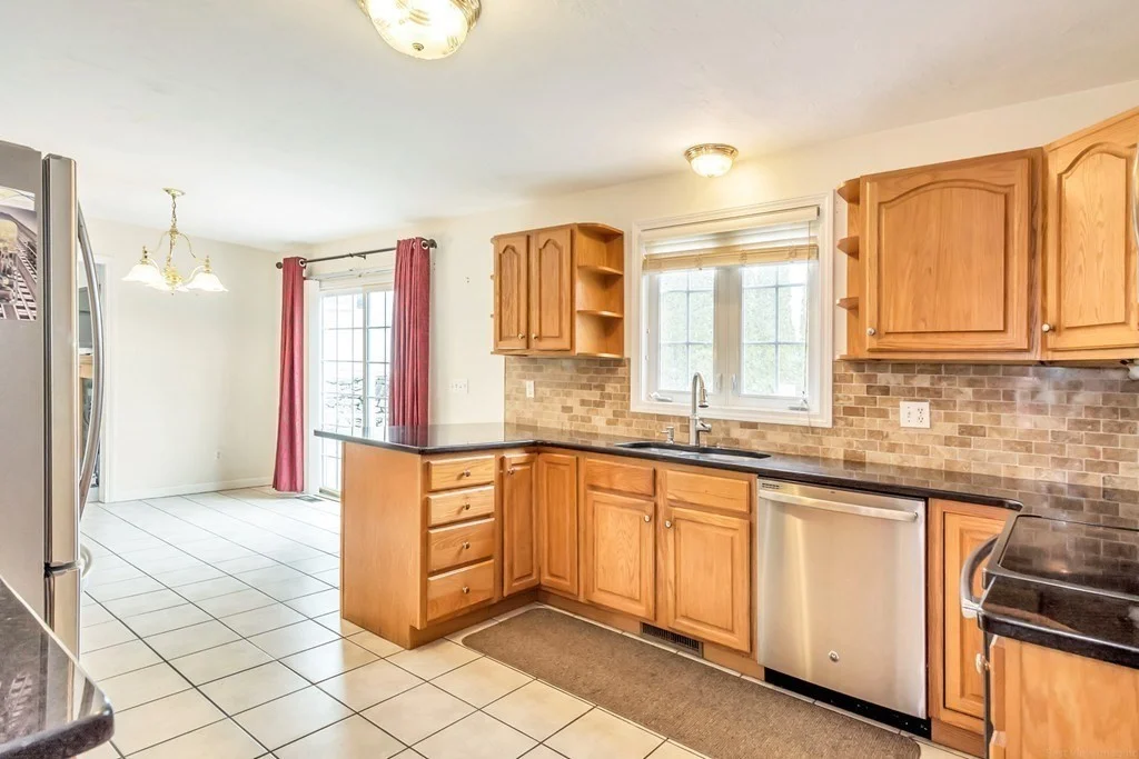 3 bed, 2 bath apartment for rent at 469 Walnut St, Shrewsbury — photo 3 of 34