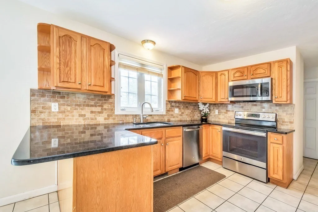 3 bed, 2 bath apartment for rent at 469 Walnut St, Shrewsbury — photo 2 of 34