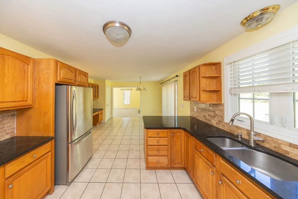 3 bed, 2 bath apartment for rent at 469 Walnut St, Shrewsbury — photo 11 of 34